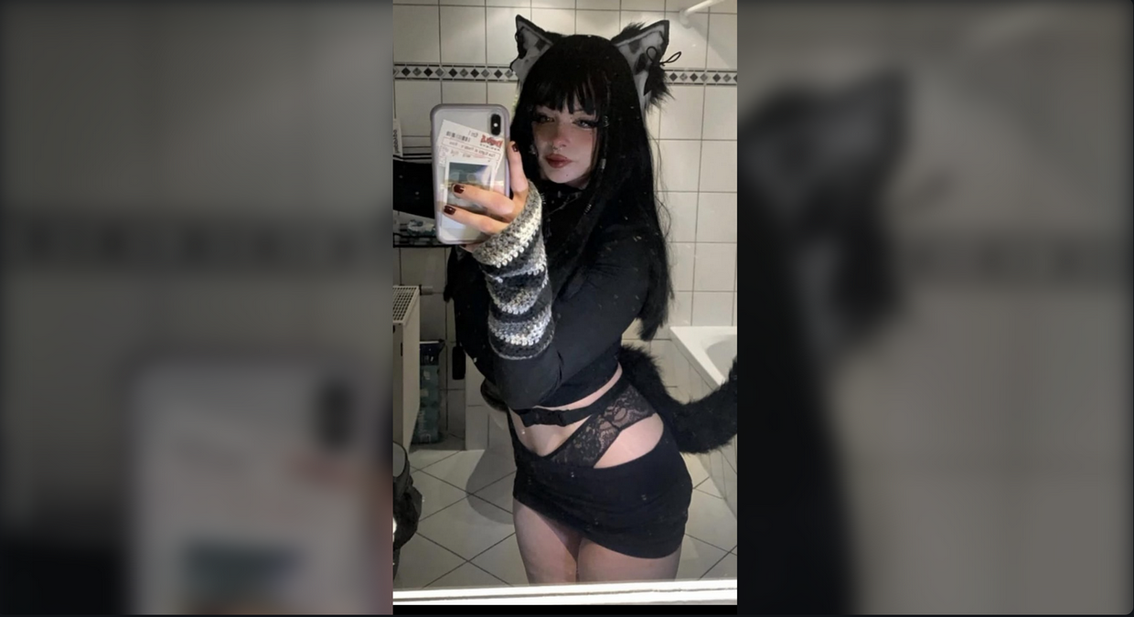 cumcoming goth slut